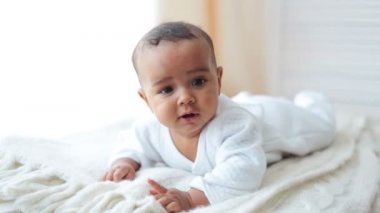 Şirin Bebek yalan ve gülümseme