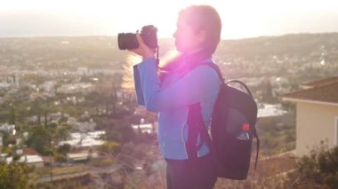 dslr fotoğraf makinesi ile a profesyonel fotoğrafçı kadındır,