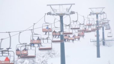 Ski resort taşımaları kayakçılar Asansör