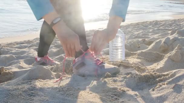 Woman wearing running shoes — Stock Video
