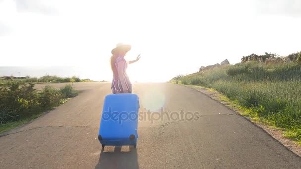 Happy traveler woman running with suitcase — Stock Video