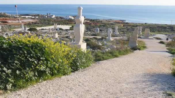 Larnaca, Kıbrıs, 17 Şubat: Heykel Parkı Ayia Napa, Kıbrıs, 17 Şubat 2017 — Stok video