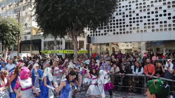 LIMASSOL, CIPRO - 26 FEBBRAIO: Parata del Gran Carnevale, 26 febbraio 2017 a Limassol, Cipro — Video Stock