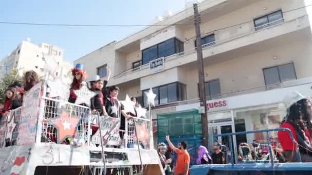 塞浦路斯利马索尔，-2 月 26 日︰ 狂欢大游行，2017 年 2 月 26 日在塞浦路斯利马索尔 — 图库视频影像