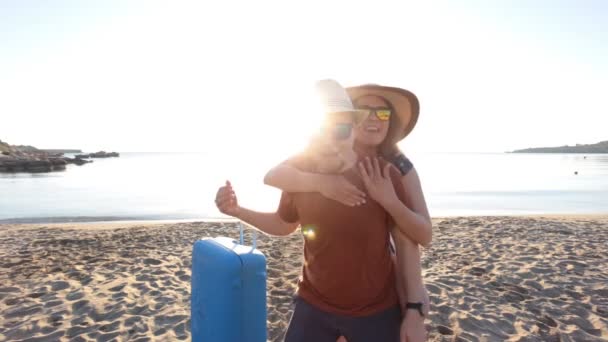 Pretty couple in love having fun on beach — Stock Video