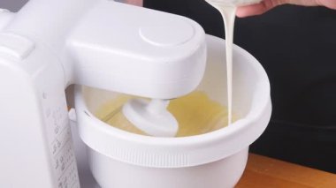 Hamur karıştırıcı kneads