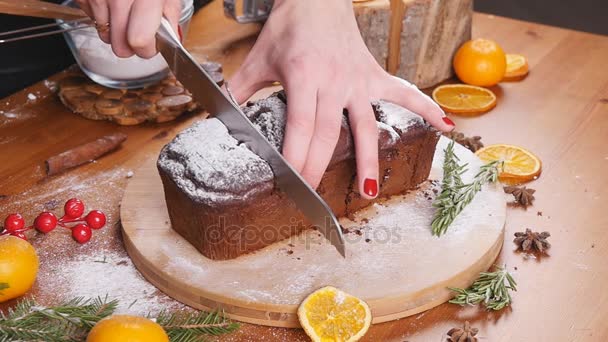 Schneiden von Schokolade Brownie Draufsicht — Stockvideo