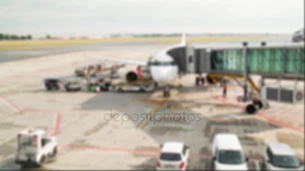 Preparación de aviones para el vuelo. Tiempo lapso borrosa disparo — Vídeos de Stock