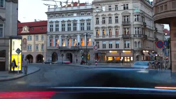 Prag - 6 juni: Natt trafik i centrala Prag tidsfördröjning — Stockvideo