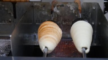 Prag sokakta pişirme Trdelnik.