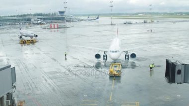 Moskova, Rusya - 25 Mayıs 2017. Havaalanında Air France uçak arazi hizmet