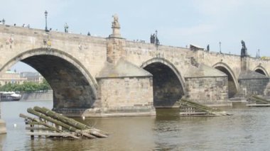 Prag 'daki Charles Köprüsü