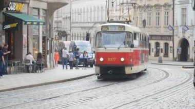 Prag - 25 Mayıs: Tramvayda Prag şehir merkezinde üzerinde 25 Mayıs 2017