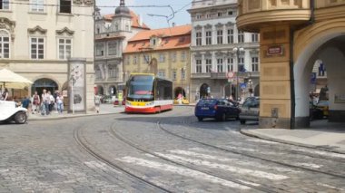 Prag - 25 Mayıs: Tramvayda Prag şehir merkezinde üzerinde 25 Mayıs 2017
