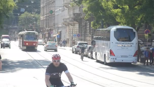 PRAGUE - 25 de maio: Eléctrico no centro da cidade em 25 de maio de 2017 em Praga — Vídeo de Stock