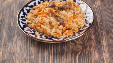 Pilav Özbek yemekleri ile çanak