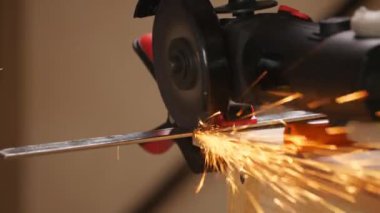 Taşlama tezgahı ile metal kesme