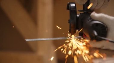 Taşlama tezgahı ile metal kesme