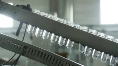 Plastik şişe oluşturmak için küçük boşluklar