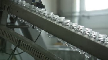 Plastik şişe oluşturmak için küçük boşluklar