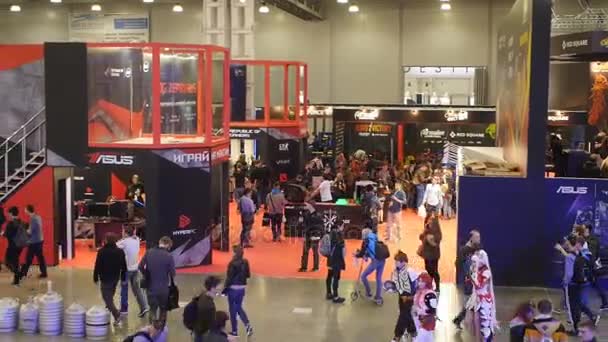 MOSCOW, RUSSIA - 28 SEPTEMBER 2017: Igromir 2017 dan ComicCon Russia 2017, pandangan umum tentang tempat ini — Stok Video