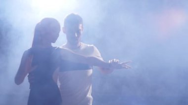 Dans latin müzik genç Çift