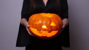 Oyulmuş kabak ile cadı. Cadılar Bayramı kavramı