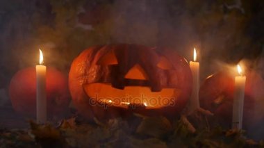 Kabaklar ve mumlar duman. Cadılar Bayramı kavramı