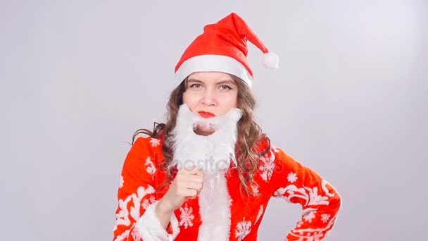 Молодая женщина Санта Клаус — стоковое видео