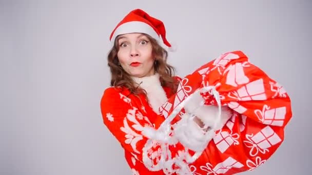 Mujer santa divertida — Vídeos de Stock