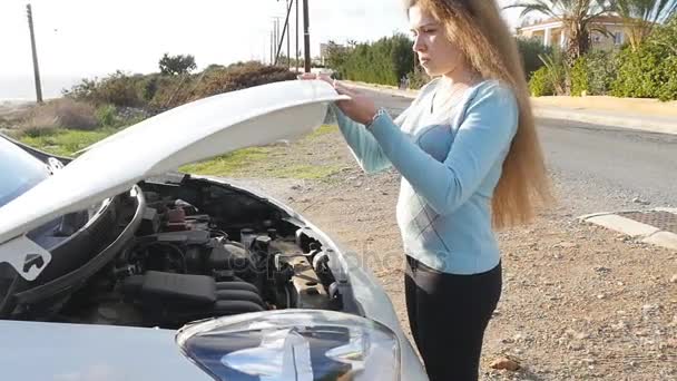 Sad woman with broken car — Stock Video