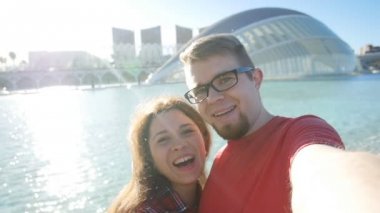 Mutlu çift selfie şehirde Valencia alarak sevgi dolu