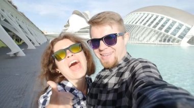 Mutlu çift selfie şehirde Valencia alarak sevgi dolu