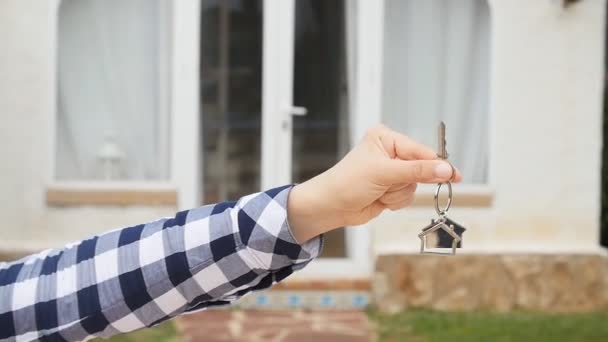 Hand är nyckeln till huset — Stockvideo