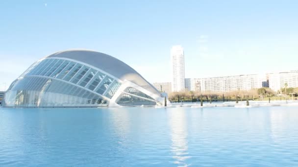 Edificio hemisférico en Valencia, España. Ciudad de las Artes y las Ciencias — Vídeo de stock