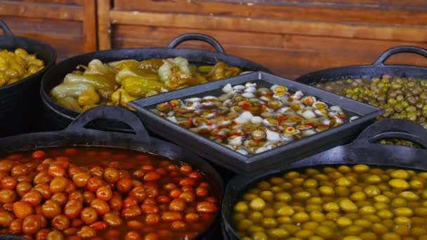 Olives for sale at a market — Stock Video