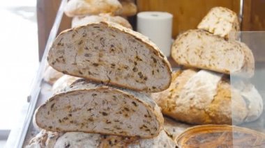 Ürün yelpazesine ekmek dükkanda. Fırın kavramı