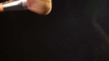 Sarı tozu patlama 2 güzellik fırçaları ile