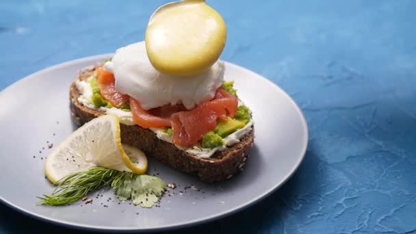 Delicious bruschetta with fish on a gray plate — Stock Video