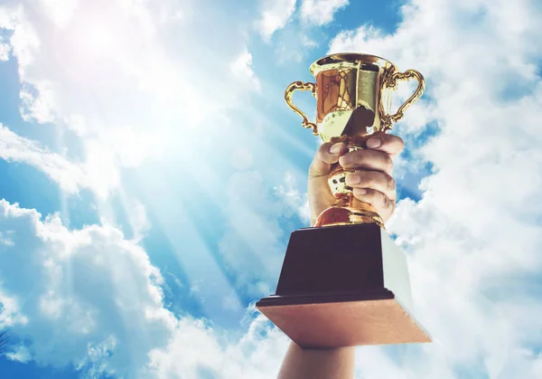 Man holding up a a gold trophy cup,win concept. — Stock Photo, Image