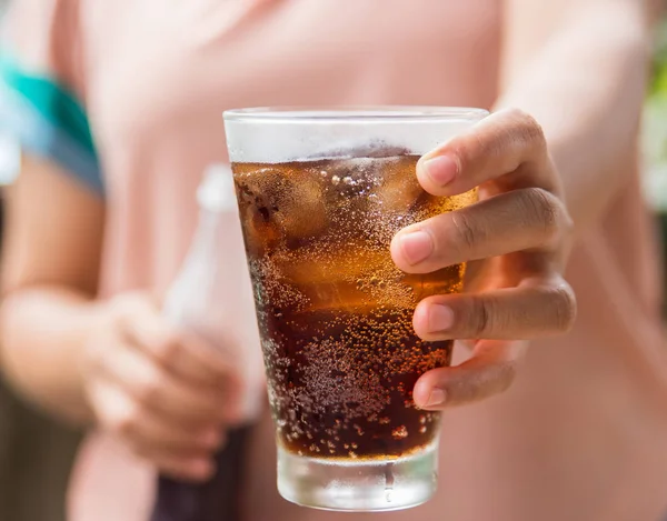 Glass of cola with ice. — Stock Photo, Image