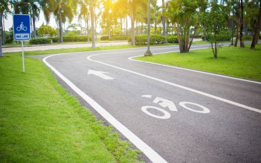 Parktaki bisiklet yolu..