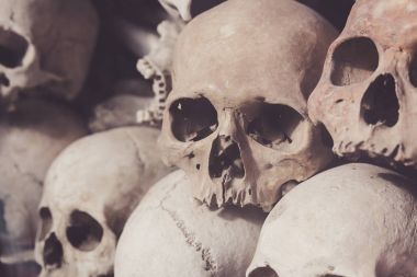 Khmer Rouge bir toplu mezar gelen kafatasları