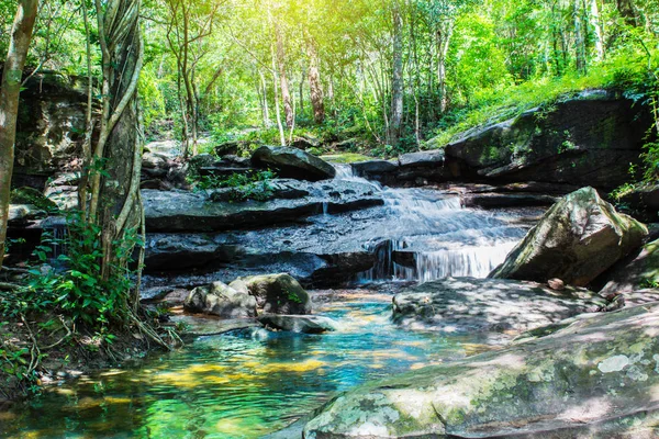 Zöld Erdőben Sakon Nakhon Thaiföld Vízesés — Stock Fotó
