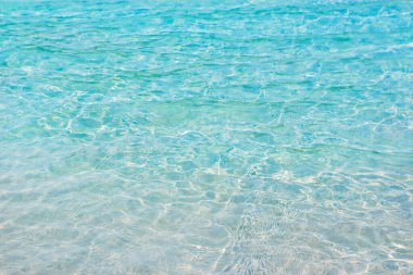 Yansıtıcı mavi deniz suyu, soyut su arkaplanı.