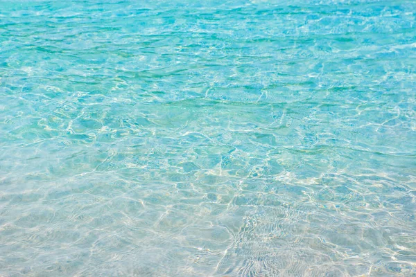 反射する青い海の水 抽象的な水の背景 — ストック写真