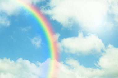 Bulutlu mavi gökkuşağı.