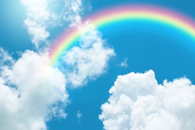 Bulutlu mavi gökkuşağı.