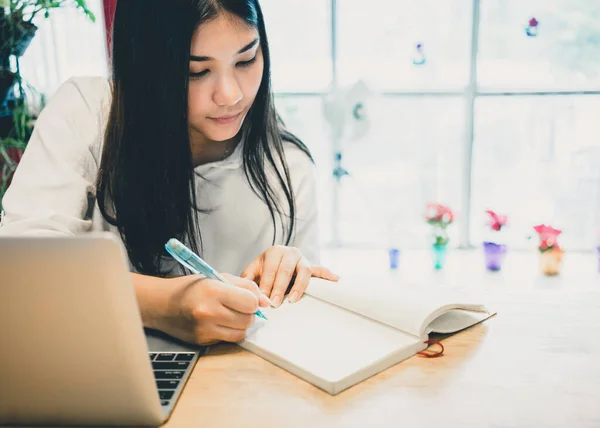 Asian Woman Sitting Table Laptop Her Office — Stock Photo, Image