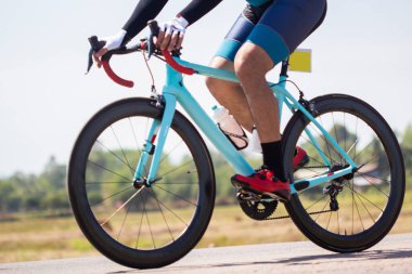 Profesyonel bisiklet yarışı, bir grup bisikletçi